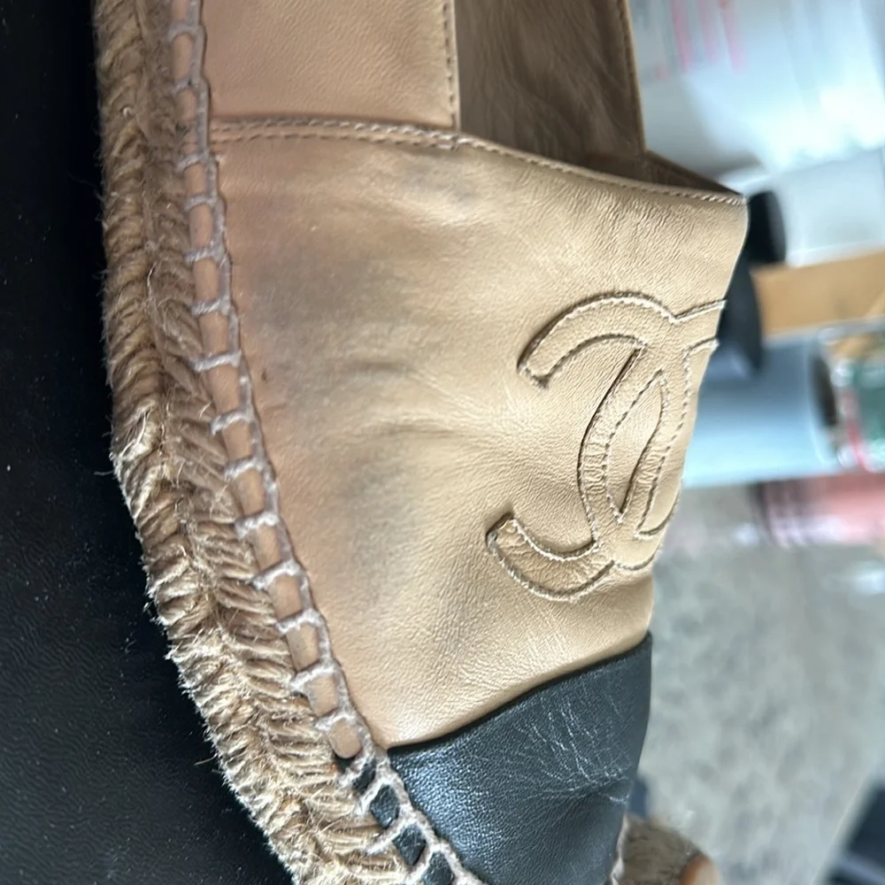 Beige Black Chanel shoes - Picture 9 of 9